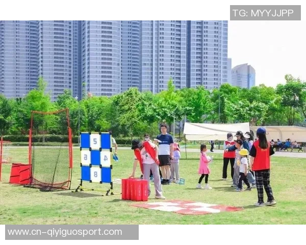 成都飞盘队在极限运动嘉年华中的灵活性表现引发热议与赞赏 成都飞盘队在极限运动嘉年华中的灵活性表现引发热议与赞赏